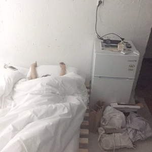 日韩美女大黑逼
